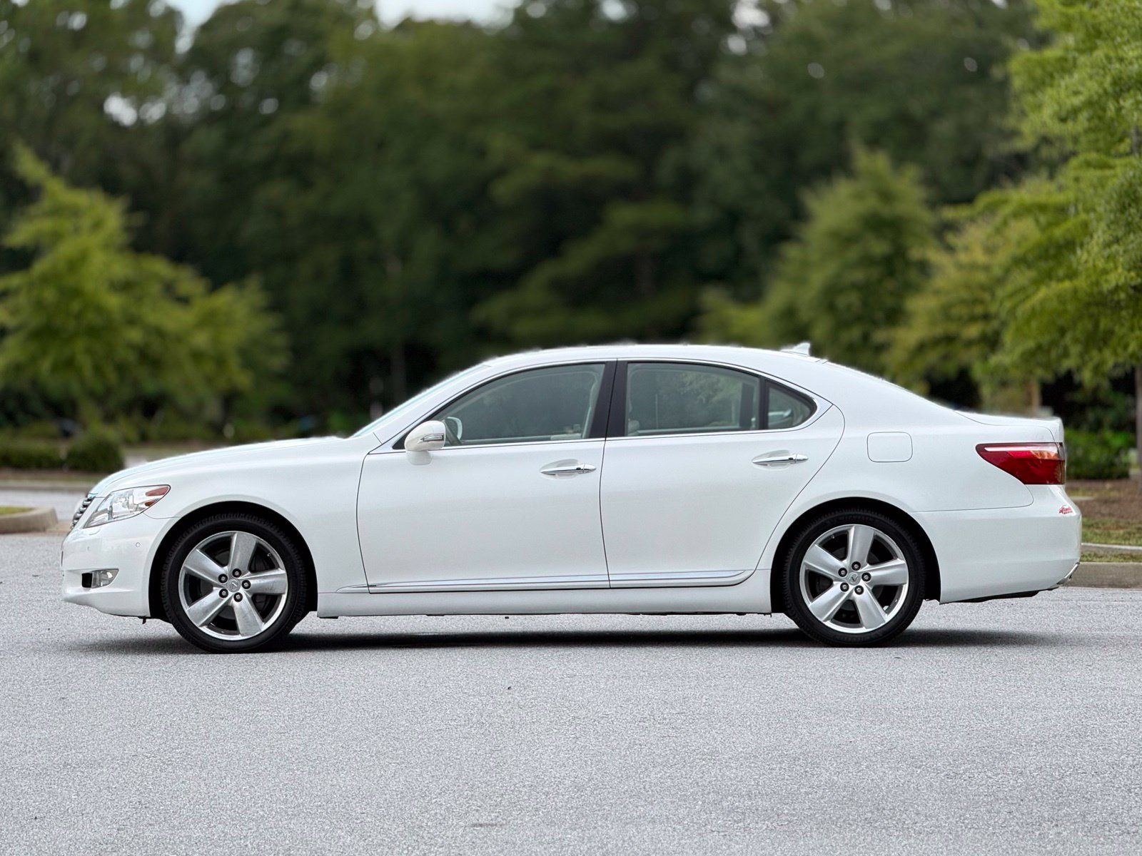 Used 2011 Lexus LS 460 w/ Comfort Pkg RWD image 9