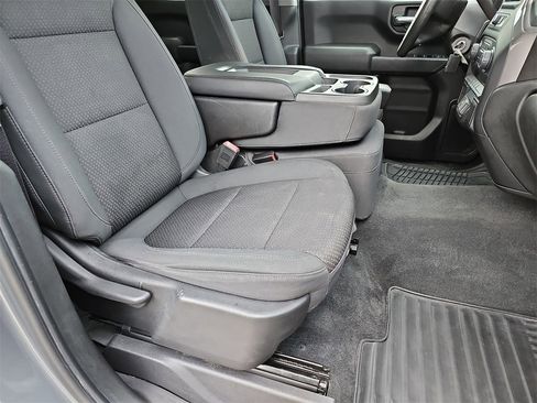 Used 2020 Chevrolet Silverado 1500 Custom w/ Custom Value Package image 10