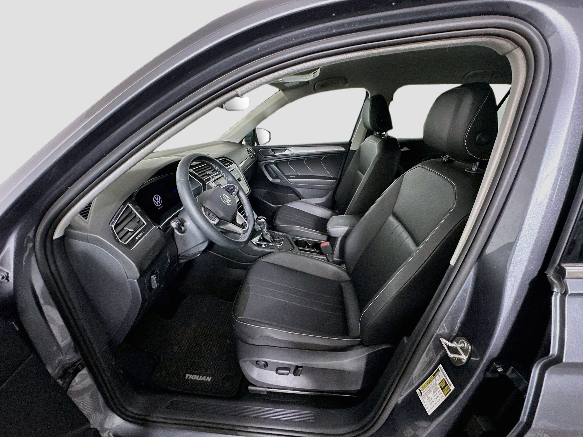 Used 2023 Volkswagen Tiguan SE FWD image 13