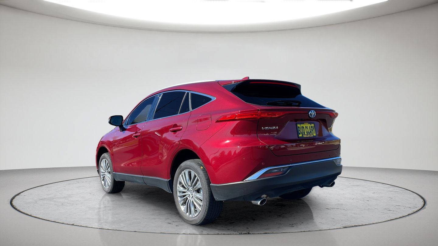 Certified 2024 Toyota Venza XLE AWD/4WD image 7