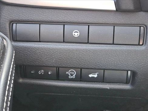 Used 2024 Nissan Rogue SV FWD image 9