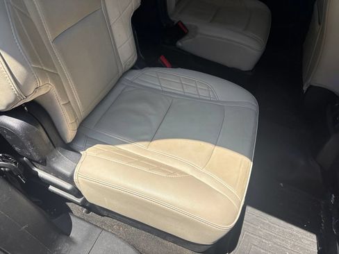 Used 2016 Ford Explorer Platinum AWD/4WD image 36