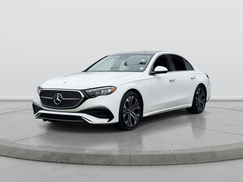 Used 2025 Mercedes-Benz E 350 4MATIC Sedan image 3