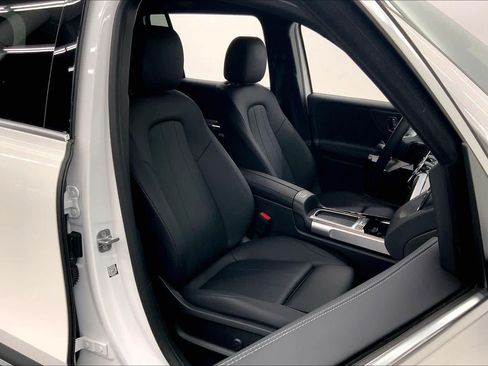 Used 2026 Mercedes-Benz GLB 250 image 11