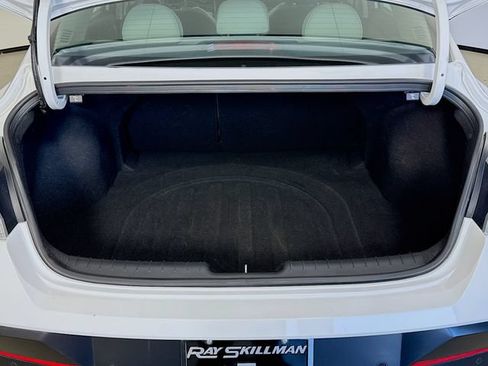 Used 2024 Hyundai Elantra Limited FWD image 28