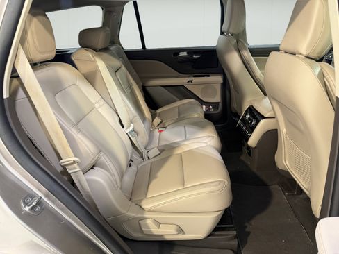 Used 2021 Lincoln Aviator 2WD image 11