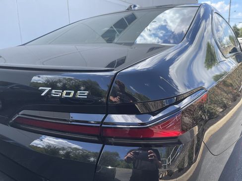 Used 2026 BMW 750e xDrive image 9