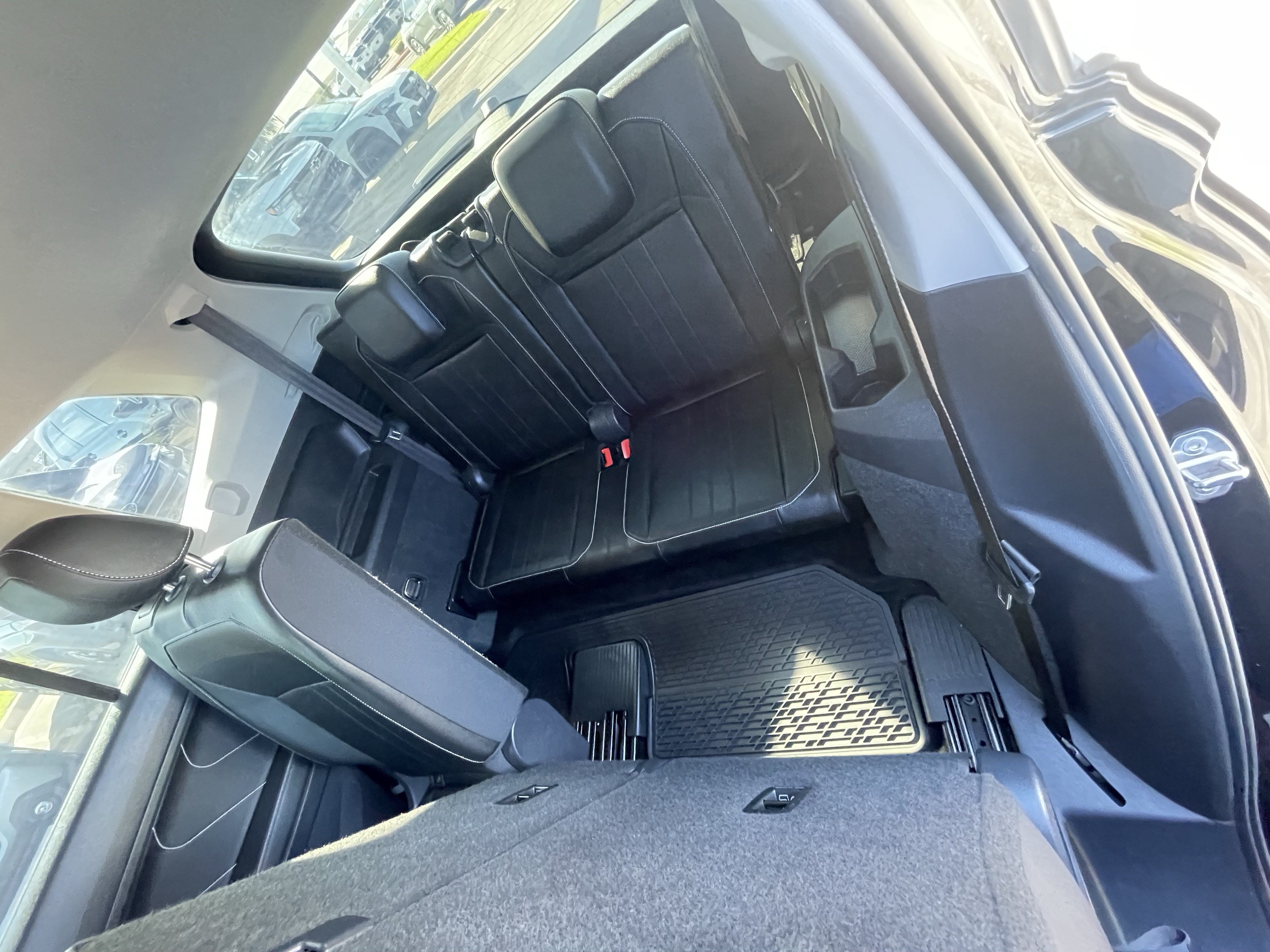 Used 2023 Volkswagen Tiguan SE FWD image 25