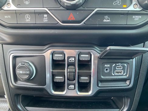 Used 2022 Jeep Wrangler Unlimited Sport AWD/4WD image 25