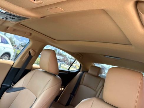 Used 2025 Lexus ES 300h w/ Premium Package FWD image 20