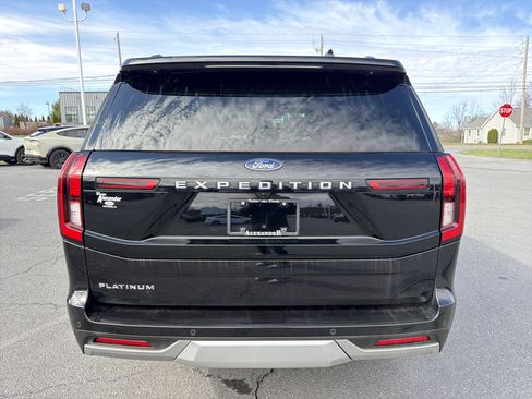 Used 2025 Ford Expedition Platinum w/ Driver's Package image 4