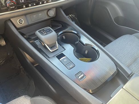 Used 2021 Nissan Rogue SV image 19