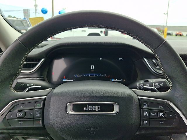 Used 2023 Jeep Grand Cherokee Laredo RWD image 19