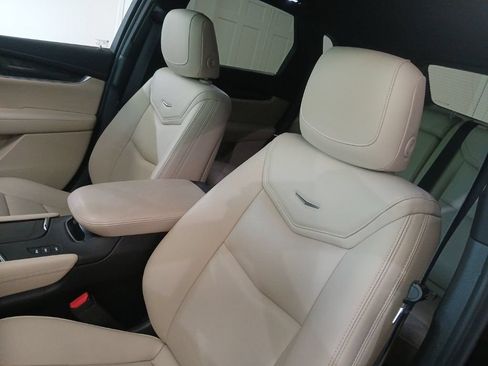 Used 2019 Cadillac XT5 AWD image 16