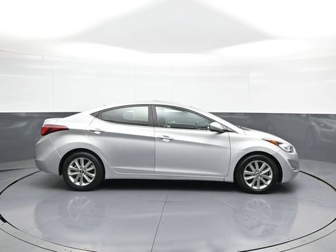 Used 2015 Hyundai Elantra SE w/ Option Group 03 FWD image 5