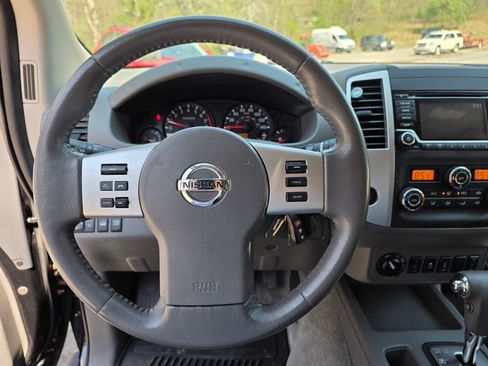 Used 2018 Nissan Frontier SV w/ Value Truck Package AWD/4WD image 9