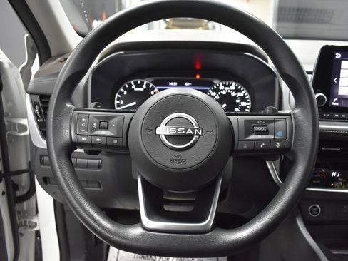 Certified 2023 Nissan Rogue SV image 24