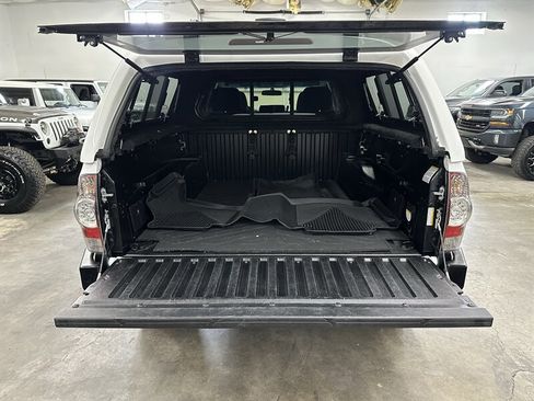 Used 2015 Toyota Tacoma 4x4 Double Cab w/ TRD Off-Road Package image 5