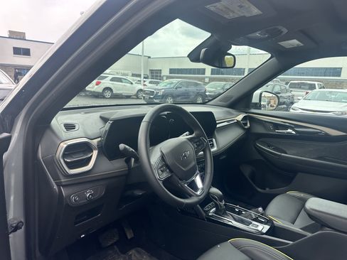 Used 2025 Chevrolet TrailBlazer ACTIV w/ Convenience Package AWD/4WD image 11