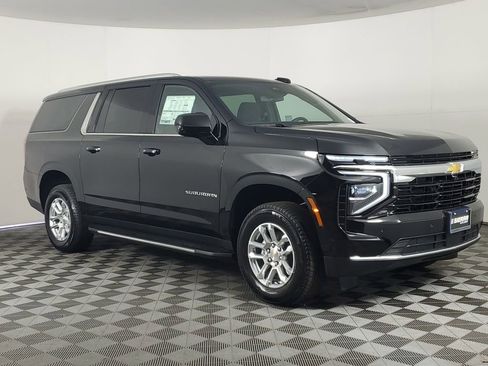 New 2026 Chevrolet Suburban LS image 2