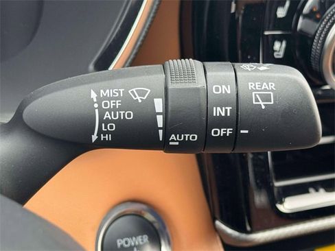 Used 2025 Toyota Highlander Platinum image 24