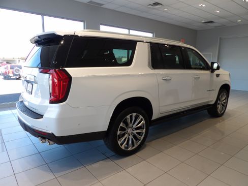 Used 2023 GMC Yukon XL Denali w/ Denali Reserve Package AWD/4WD image 4