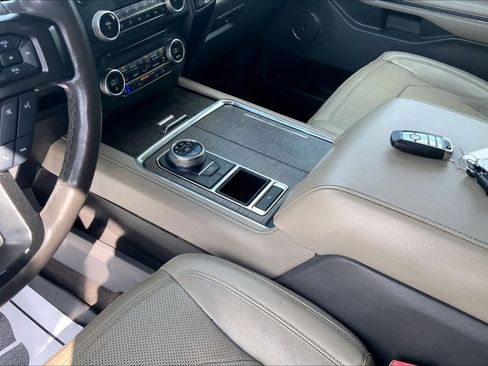 Used 2018 Ford Expedition Limited RWD image 17