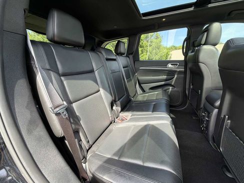 Used 2019 Jeep Grand Cherokee Limited w/ Luxury Group II AWD/4WD image 18