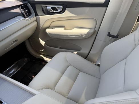 Certified 2024 Volvo XC60 B5 Plus w/ Climate Package AWD/4WD image 15