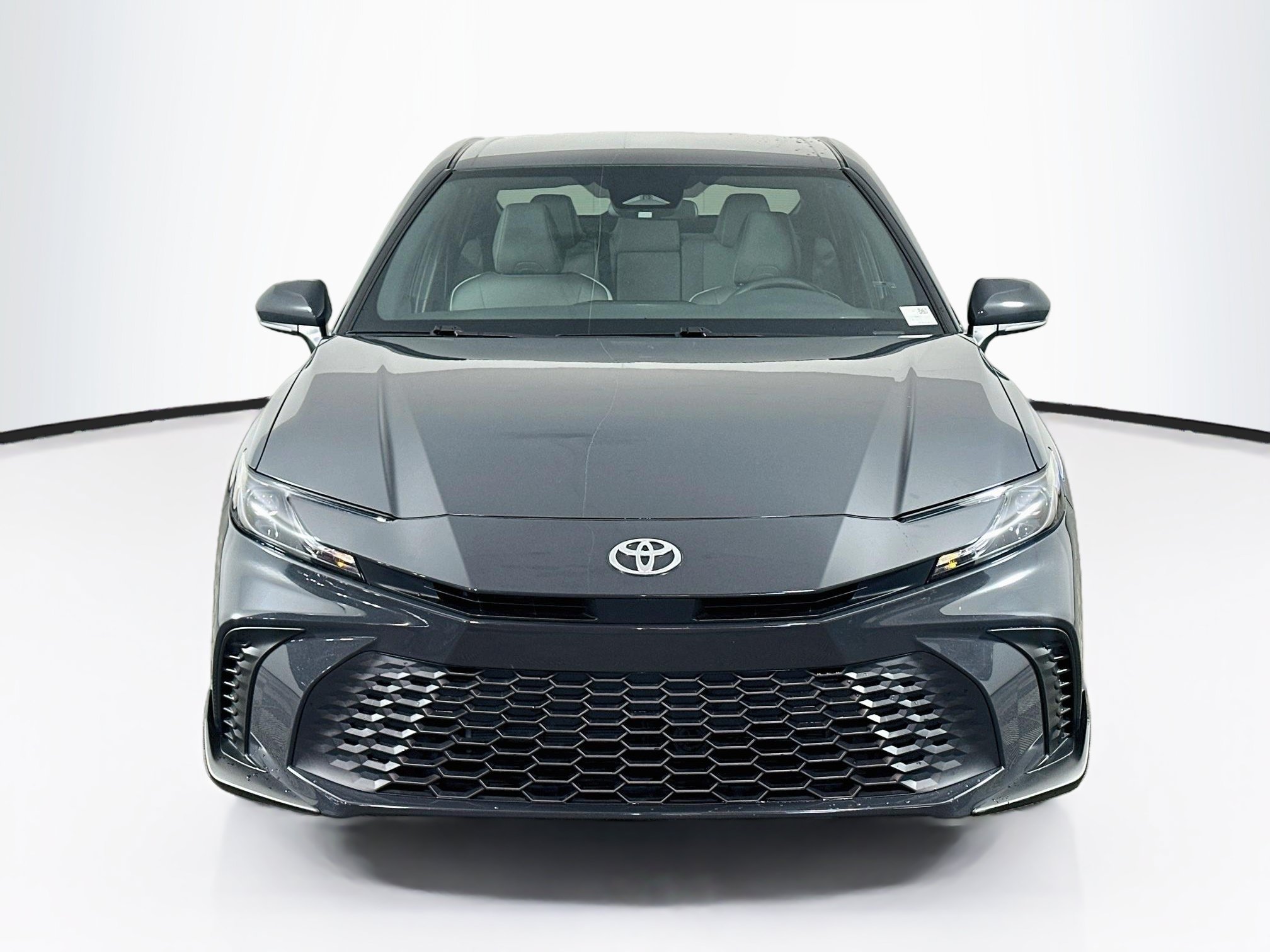 Used 2025 Toyota Camry SE FWD image 2