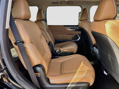 Used 2025 INFINITI QX80 Luxe RWD image 26
