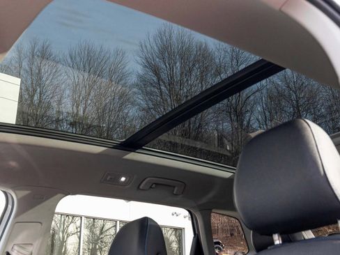 Used 2024 Volkswagen Taos SE image 27