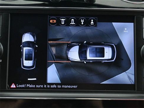 Used 2018 Bentley Bentayga image 39