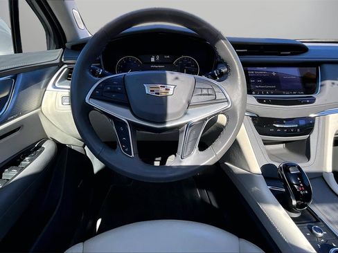 Used 2024 Cadillac XT5 Premium Luxury image 11