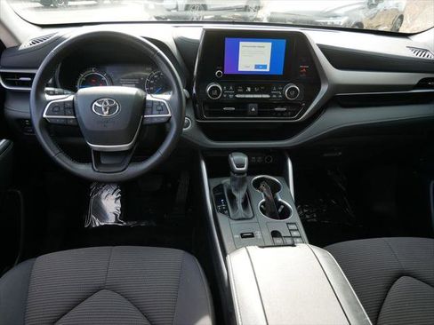 Certified 2024 Toyota Highlander LE AWD/4WD image 13