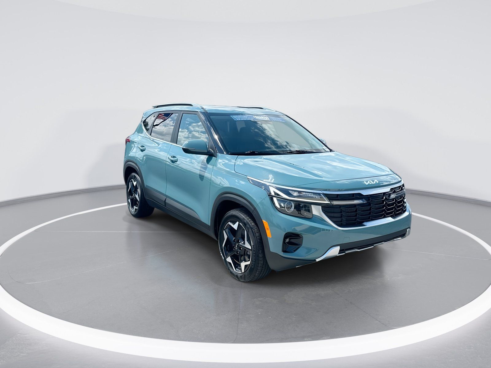 Used 2024 Kia Seltos EX AWD/4WD image 2