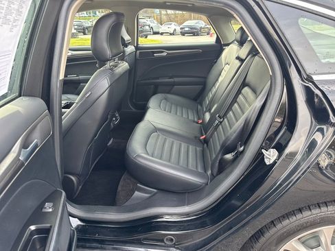 Used 2017 Ford Fusion SE w/ Fusion SE Technology Package image 25