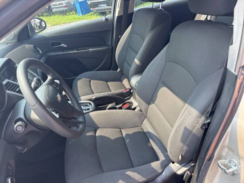 Used 2016 Chevrolet Cruze LT FWD image 12