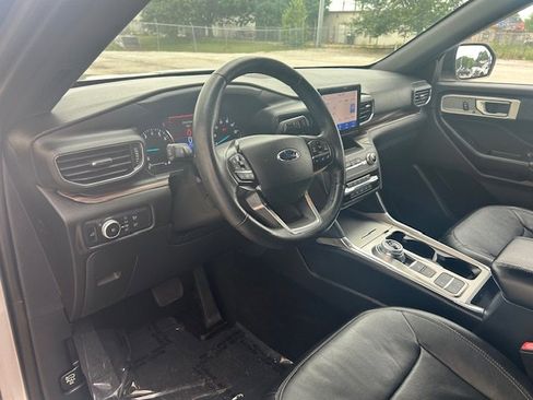 Certified 2020 Ford Explorer Limited RWD image 11