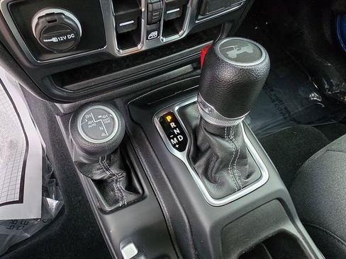 Used 2024 Jeep Wrangler Unlimited w/ Convenience Group AWD/4WD image 22