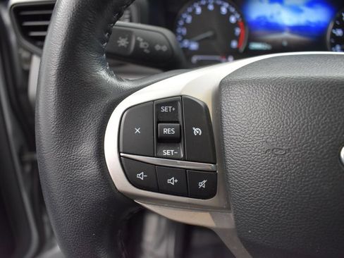 Used 2023 Ford Explorer XLT AWD/4WD image 6