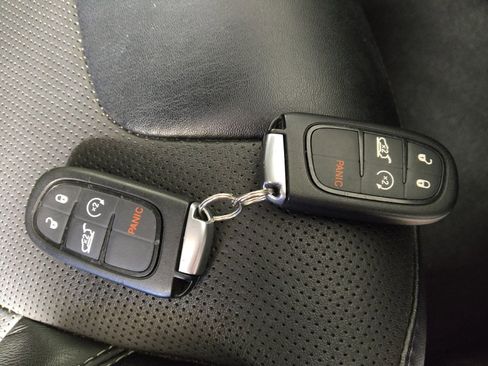 Used 2022 Jeep Cherokee Limited AWD/4WD image 32