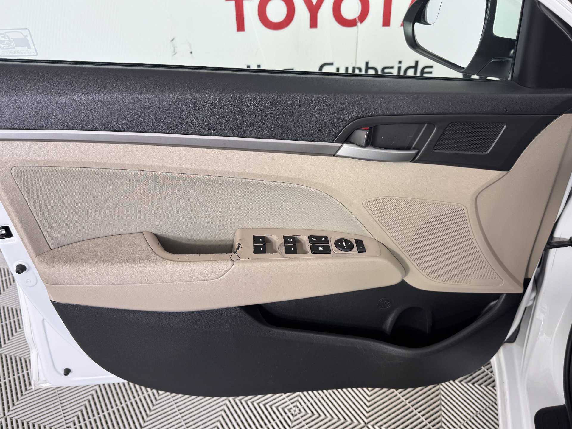 Used 2017 Hyundai Elantra SE FWD image 11