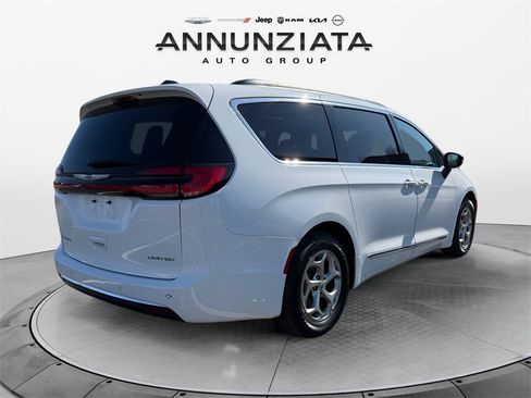 Certified 2023 Chrysler Pacifica Limited image 5
