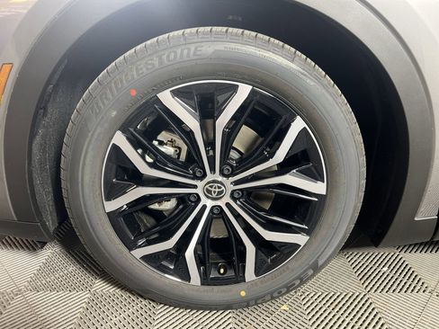 Used 2023 Toyota Crown Limited image 13