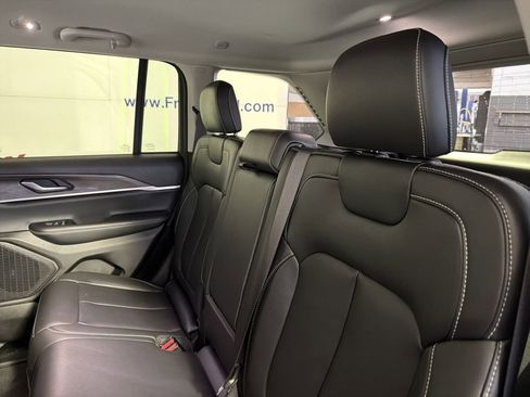 Used 2023 Jeep Grand Cherokee Limited image 28