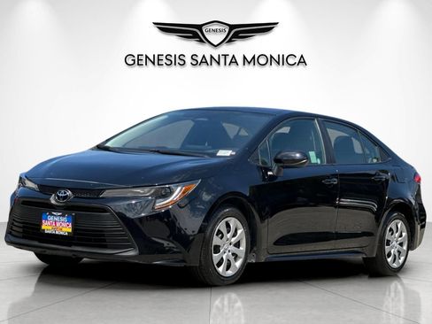 Used 2025 Toyota Corolla LE FWD image 9