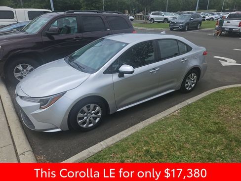 Used 2020 Toyota Corolla LE FWD image 5