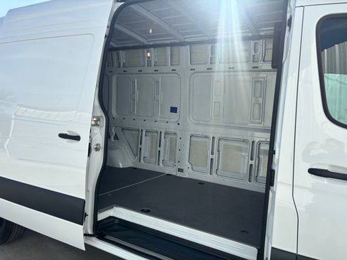Used 2025 Mercedes-Benz Sprinter 2500 image 26