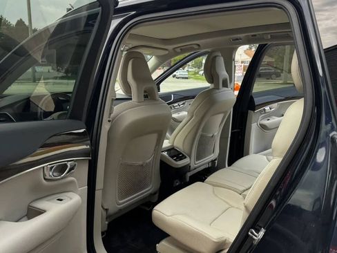 Used 2016 Volvo XC90 T6 Momentum w/ Momentum Plus Package AWD/4WD image 17